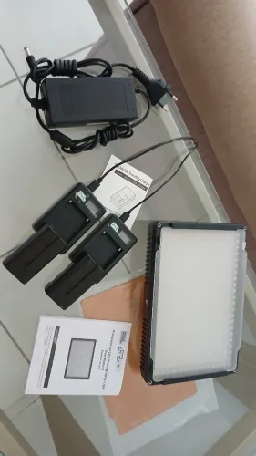 Luz de LED Profissional Portátil para Vídeo e Fotografia