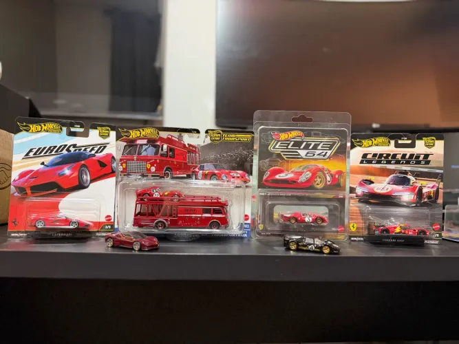 LOTE FERRARI HOT WHEELS PREMIUM! ELITE 64 - TEAM TRANSPORT