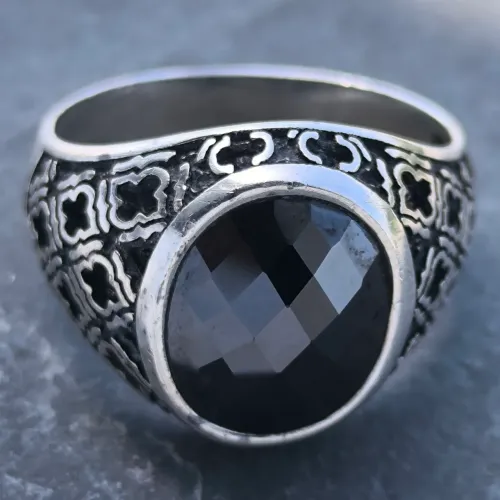 Anel de prata 925 com pedra de Onix lapidada, peça única