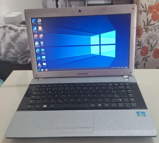 Notebook samsung intel core i3 4GB de memória ram Windows 10 64bits pronto para uso!!