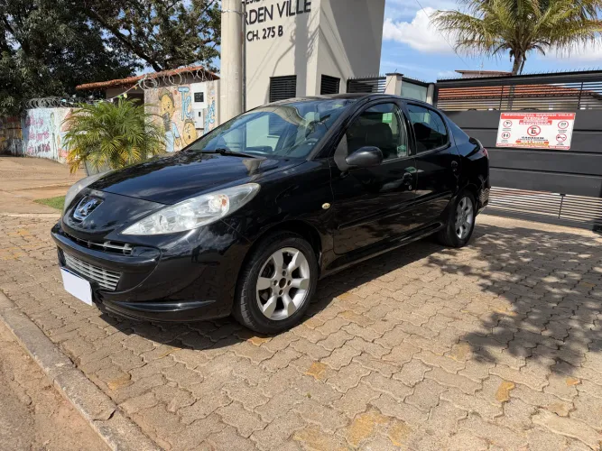 Peugeot 207 Sedan Passion XR 1.4 Flex 8V 4P 2012