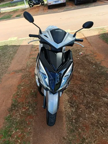 Moto Elite 125-2024 pneus novos, 3 chaves e único Dono.