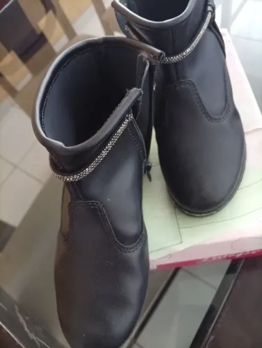 Bota infantil preta Tam 31 feminina