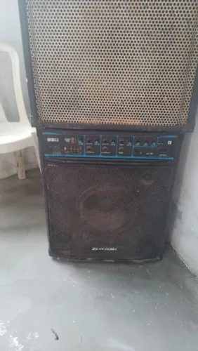 Caixa de som e mesa de som.<br><br>Caixa:350<br>Mesa: 200<br><br>Funcionando perfeitamente.