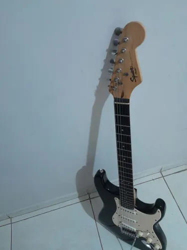 Guitarra squier 
