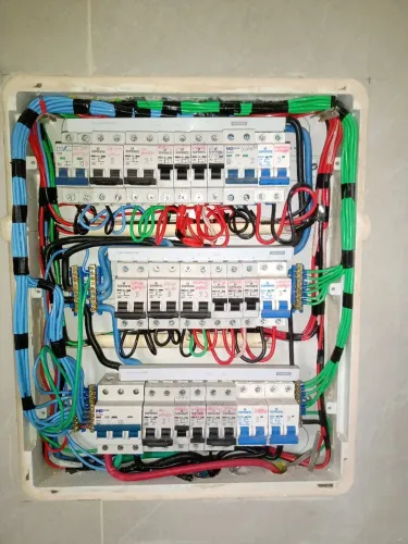 Eletricista e azulejista ?