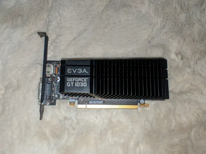 Placa de Vídeo EVGA GeForce GT 1030, Usada / Com Oxidação