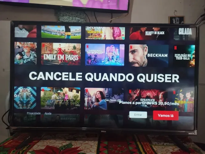 Tv Philco roku smart de 32 polegadas semi nova completa