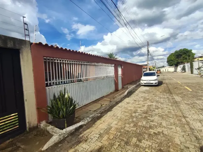 Vendo casa no condomínio parque colorado em sobradinho