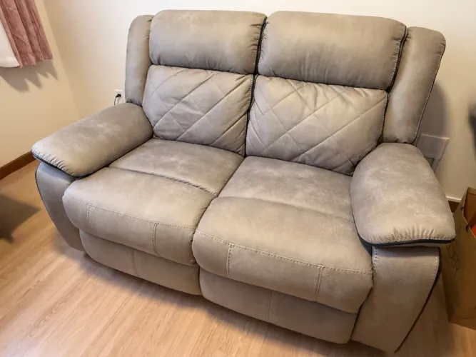 Sofá Home Theater Elétrico Ashley Furniture (Importado EUA) - Impecável / Bivolt