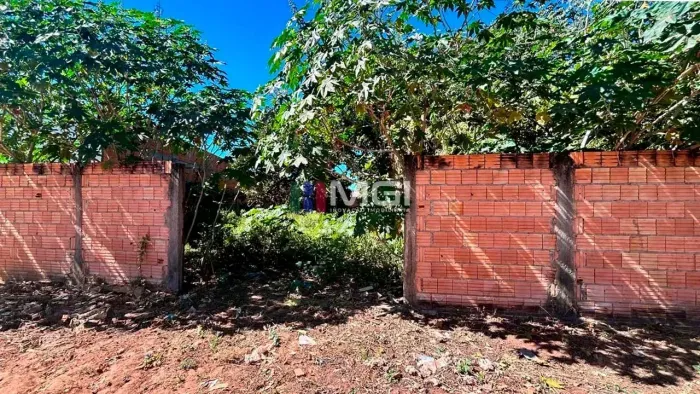 LOTE MURADO AV Acrisio Oliveira Arinos-MG