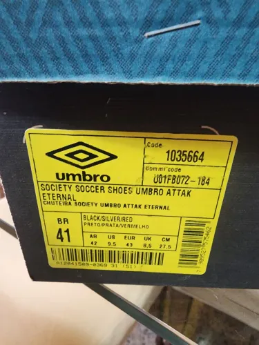 Chuteira Umbro Attak n.41 Society Nova na Caixa