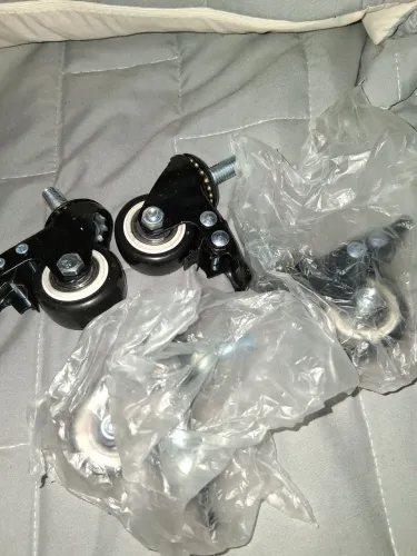 Pes para cama com rodinha