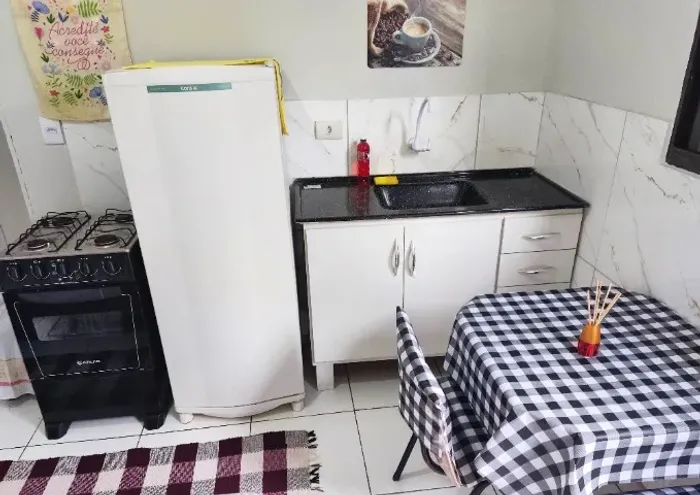 Kitinet mobiliada no aeroporto de cgde e livre água, luz, internet e garagem