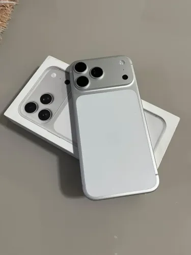 iPhone 17 pro max
