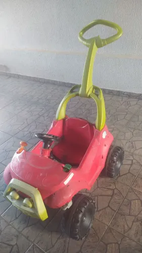 Carro de passeio com pedal