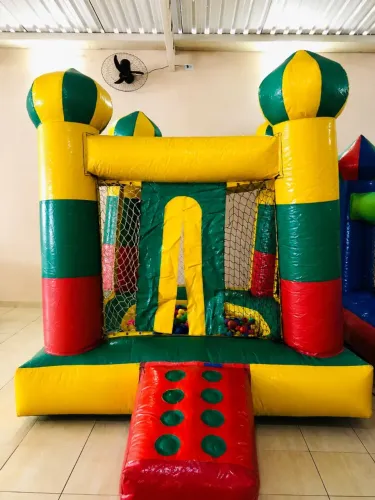 Castelo inflável de bolinhas (SEM MOTOR)