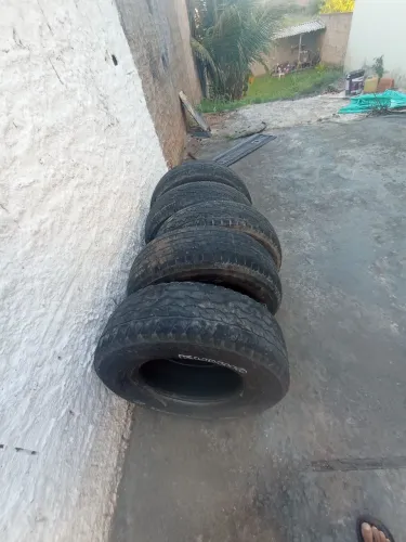5 Pneus aro 16r para caminhonete meia vida