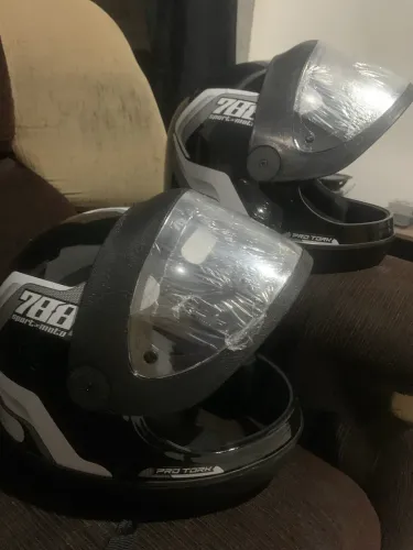2 capacetes novos 