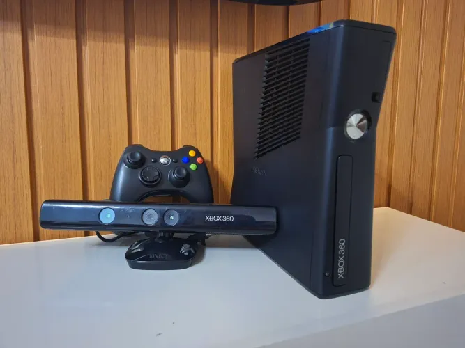 ? Xbox 360 Slim Travado original Completo + Kinect + 3 Jogos