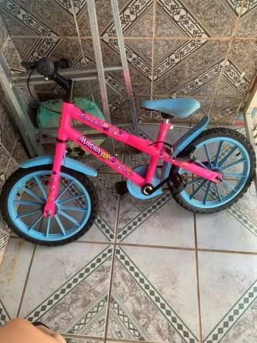 Pra sair logo está nova essa manchinha no banco de está guardada.