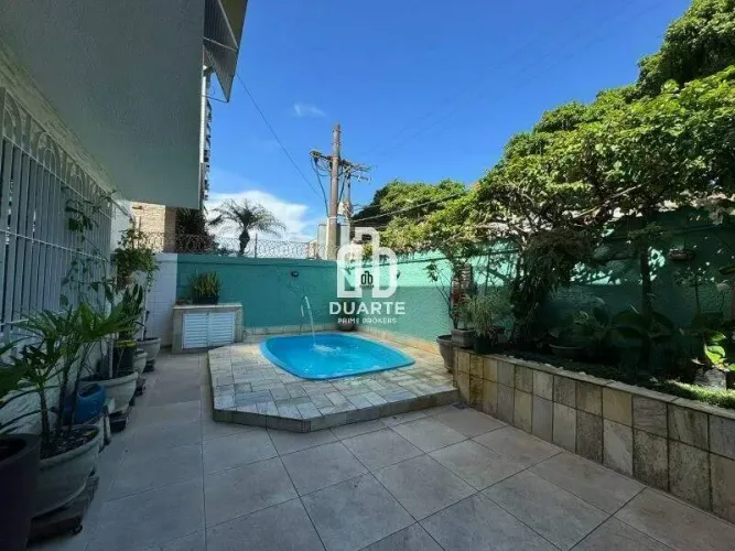Casa com piscina no Embare