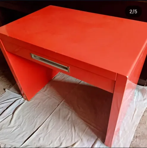 Mesa/Escrivaninha Vermelha com Gaveta para Estudo/Home Office/Notebook