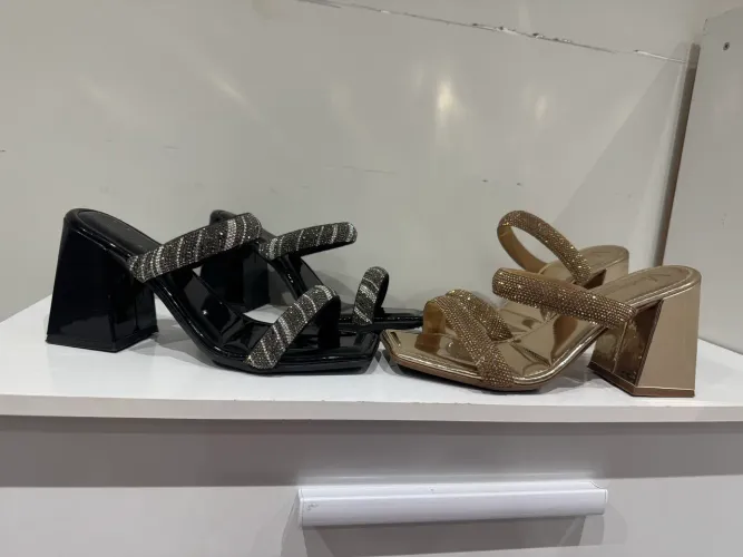 Tamanco feminino