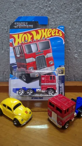 Hot Wheels (Optimus Prime, Bumblebee, Ferrari...)