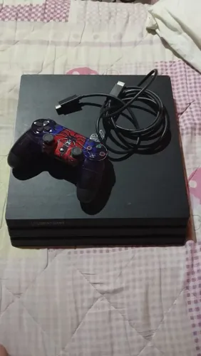 PS4 Pro ( +2 controles) Aceito troca
