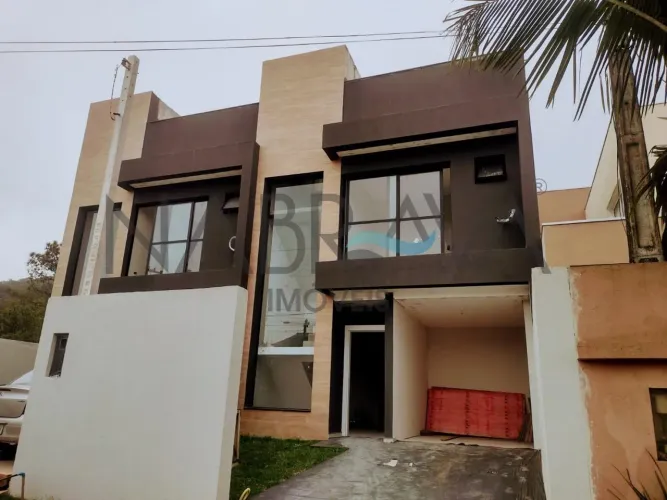 Sobrado para Venda em Guaratuba, Prainha, 3 dormitórios, 3 suítes, 5 banheiros, 2 vagas