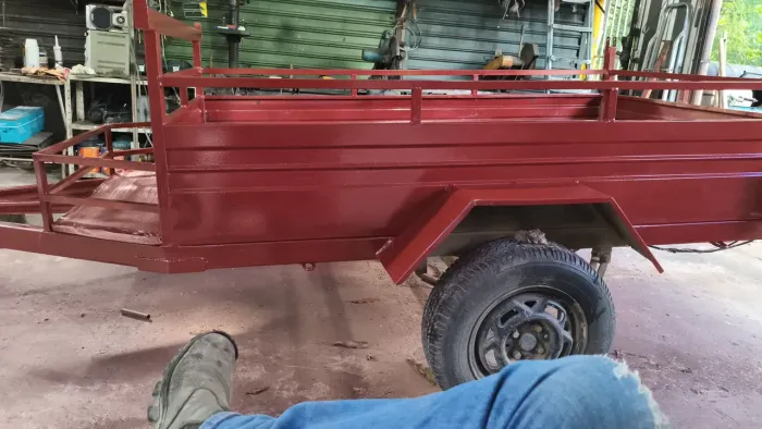 Vendo reboque seminovo, todo em dias,está em Planaltina DF. 