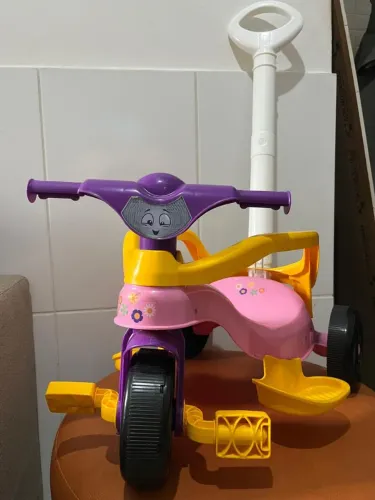 Triciclo Infantil 2 em 1 com Haste e Proteção - Rosa/Roxo (Excelente Estado!)