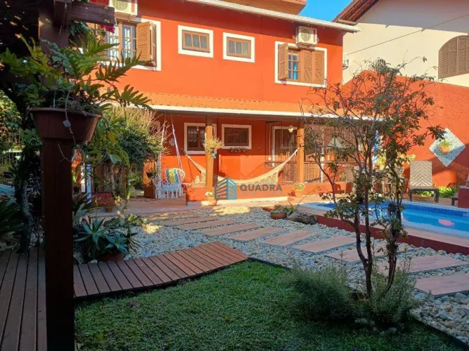Casa com 4 Suítes, sendo 01 Térrea- Parque São Jorge - Florianópolis/SC