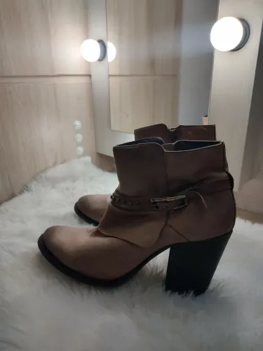 Bota feminina Arezzo tamanho 38 50,00