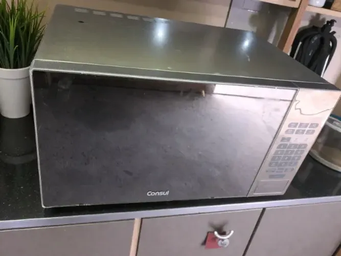 Microondas consul espelhado, em ótimo estado.