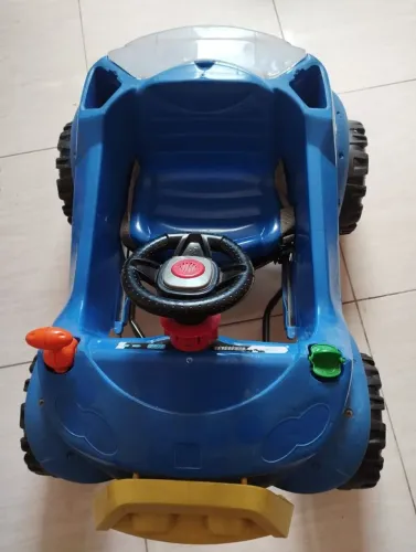 Carrinho de pedal 