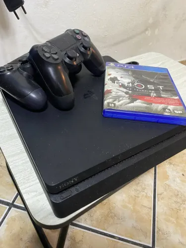 PS4 1tb + 2 Controles + jogo