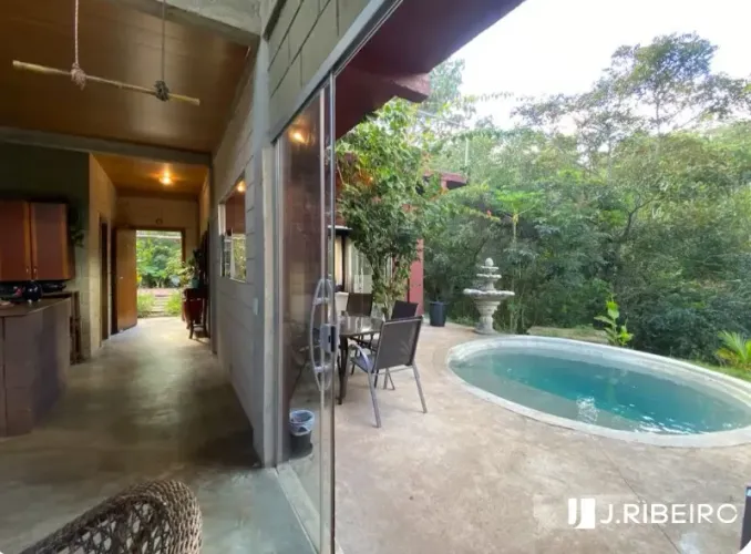 CASA EM MEIO À NATUREZA NO ALTÍPLANO LESTE 195m² 3 QUARTOS PRÓXIMA À PONTE JK COM CÓRREGO