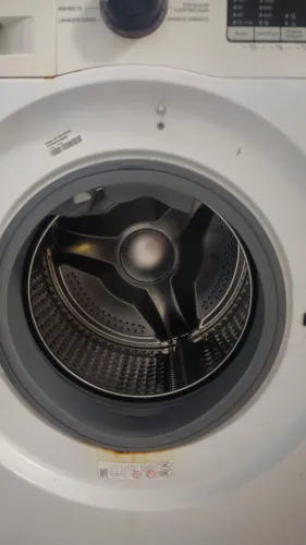 Máquina de lavar e secar roupa