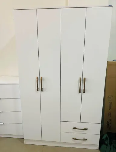 Guarda roupa novo 4 portas 2 gavetas ótimo espaço ?