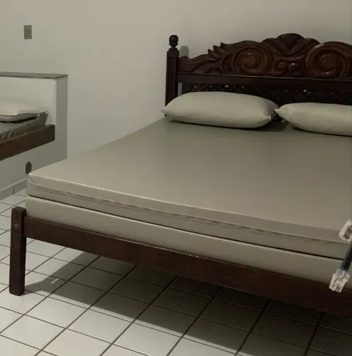 Cama madeira maciça