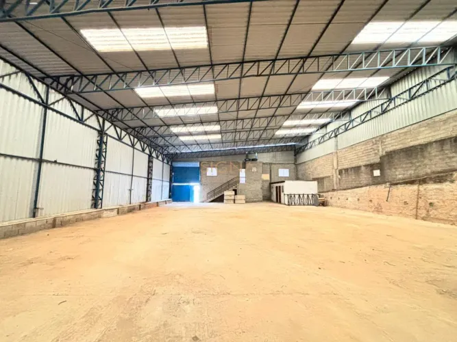 Galpão com escritório para Locação Joquei Clube próximo Avenida JK Juiz de Fora MG