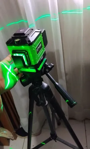 Nível laser com tripé