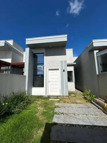 Casa semi mobiliada para locação com suíte, área de lavanderia coberta, vaga de garagem e