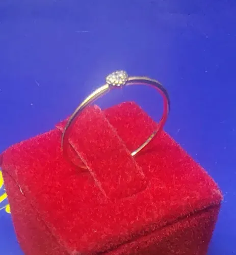 Anel Coração 3 Diamantes 1 mm Ouro 18 Kilates peso 0.60 Gramas