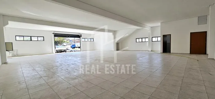 Salão comercial com 250m para locação na Av. Saul Elkind, Zona Norte Londrina