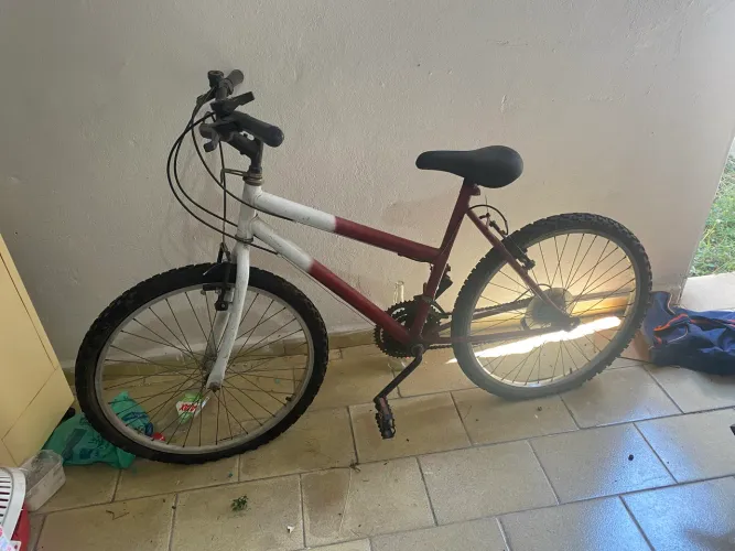 Bicicleta com marcha aro 24
