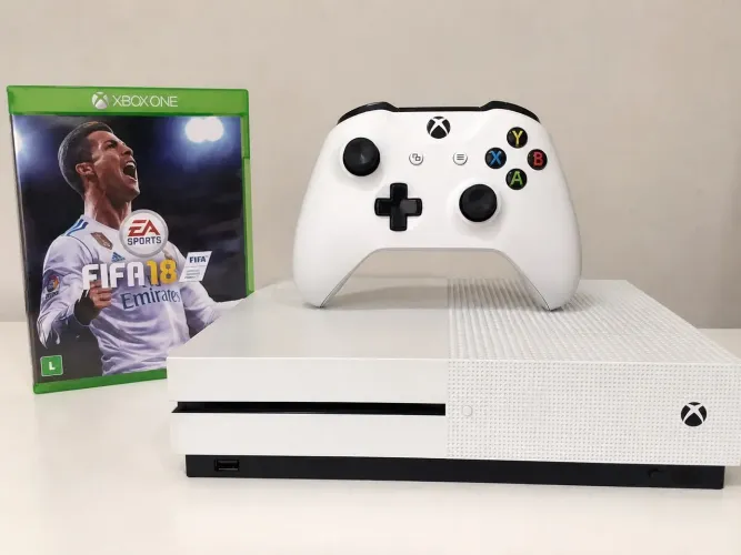 Xbox One S + Fifa
