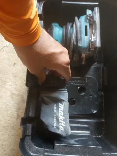 Lixadeira orbital elétrica makita